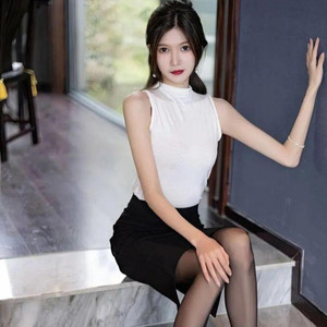 蕾丝美女老人狂操美女
